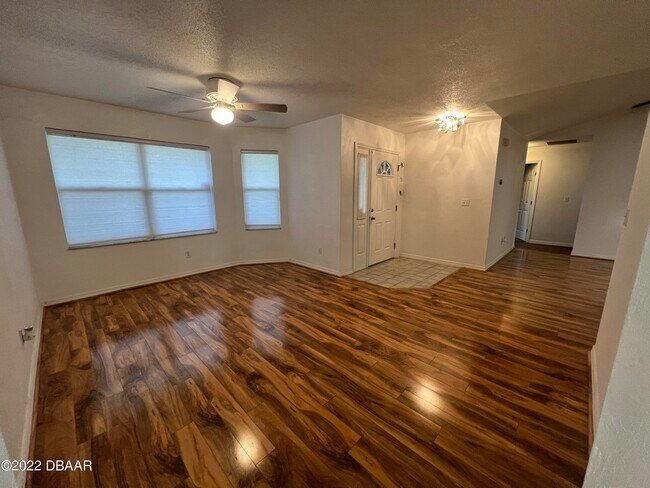 Building Photo - 923 Sand Crest Dr