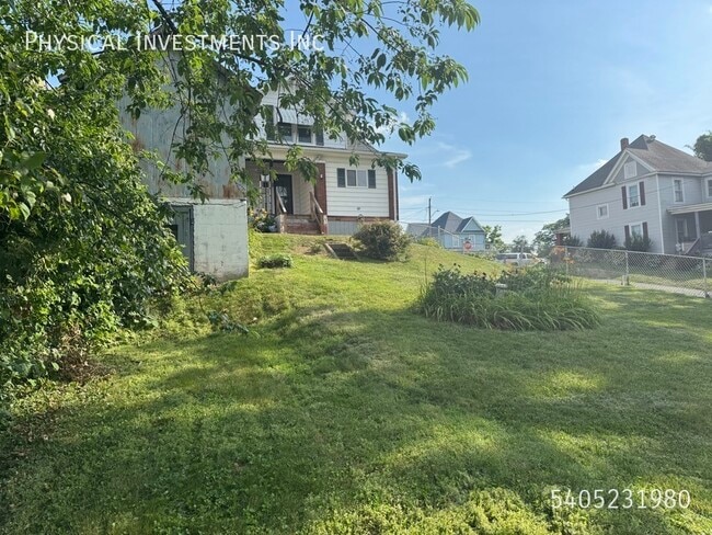 Building Photo - 1729 Moorman Ave NW