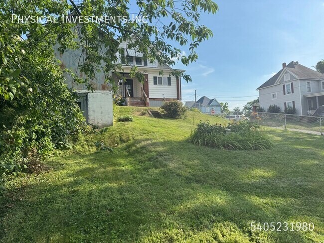 Foto del edificio - 1729 Moorman Ave NW