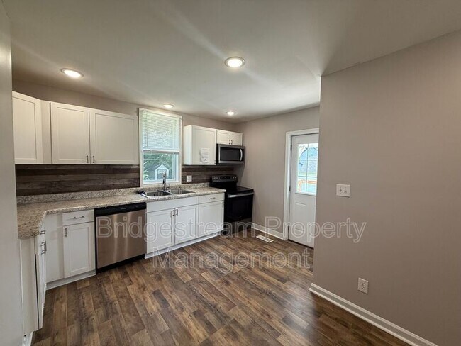 Foto del edificio - 921 Kent Ln S