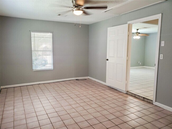 Building Photo - 3020 Sagebrush Dr