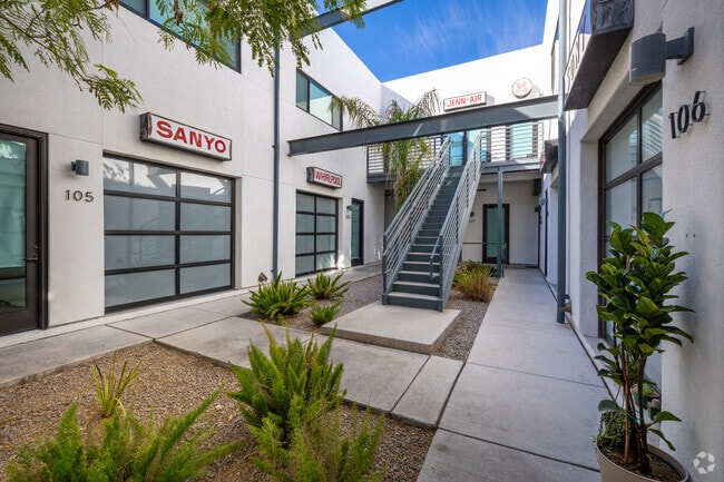 Courtyard - The Flash Tucson Residential