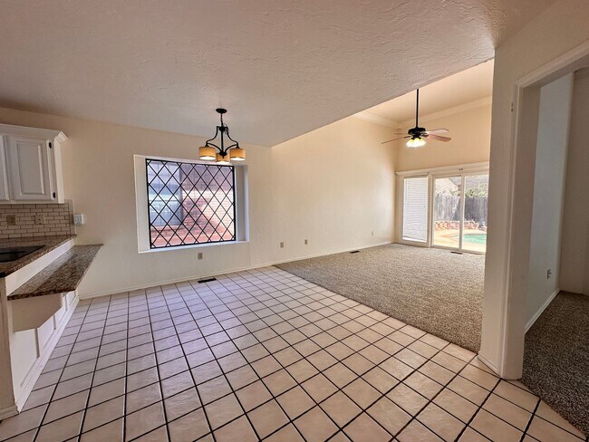 Foto del edificio - Spacious 4 Bed in Deer Creek