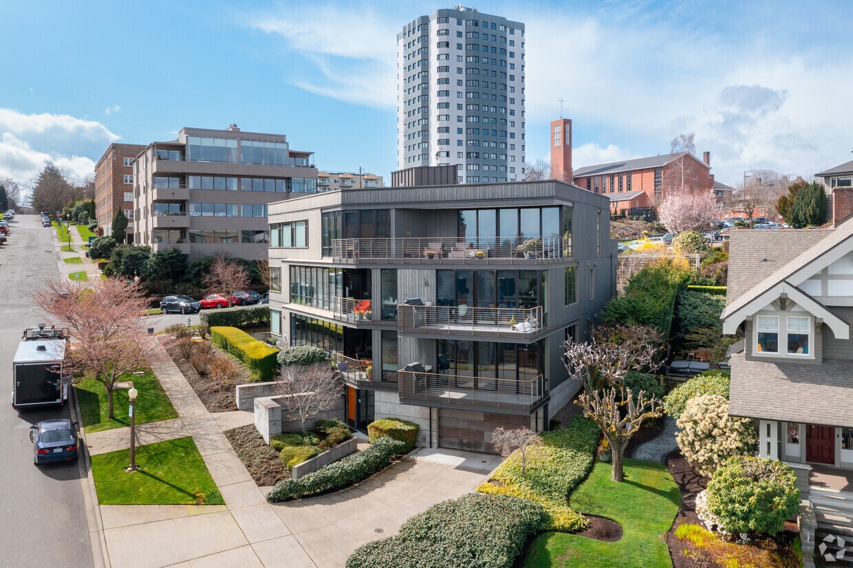 Foto principal - 302 N Stadium Way