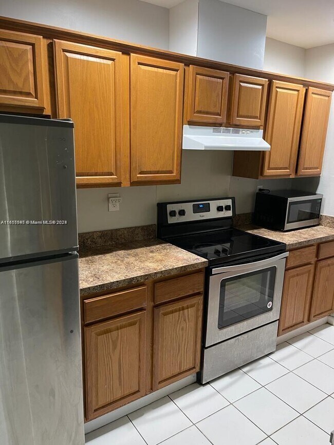 3701 NW 110th Ave, Coral Springs, FL 33065 Room for Rent in Coral