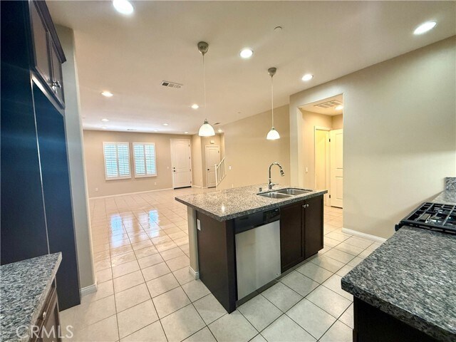Foto del edificio - 467 Raya Ln