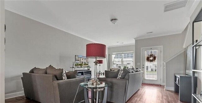 Building Photo - Spacious 3BR/2 BA Townhome Located in Caba...