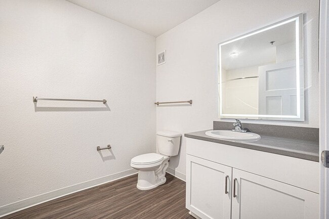 Building Photo - Signature Pointe Apartment Homes