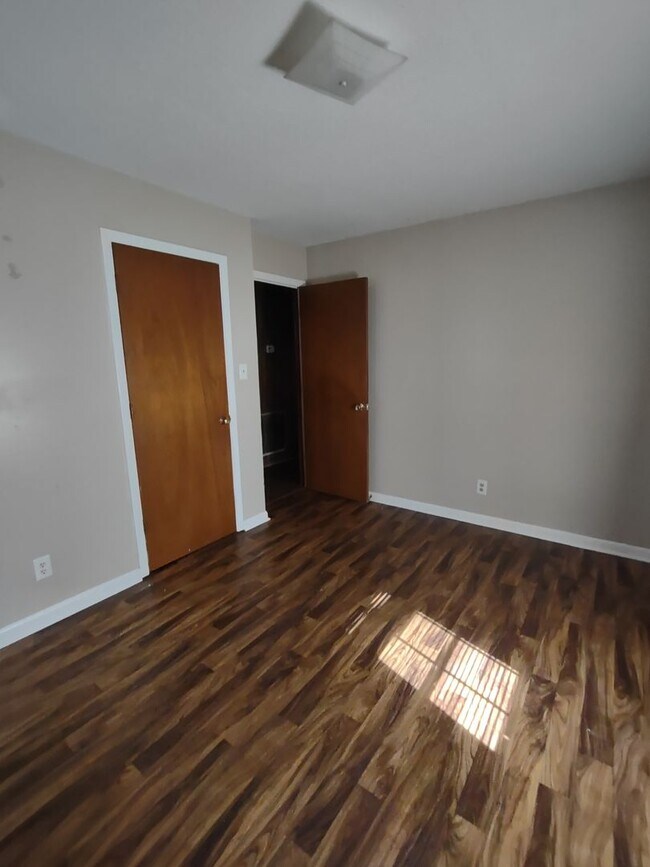 Building Photo - 3-Bedroom 1-bath house