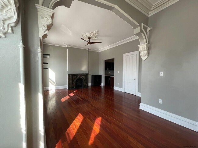 Foto del edificio - 323 Washington Ave