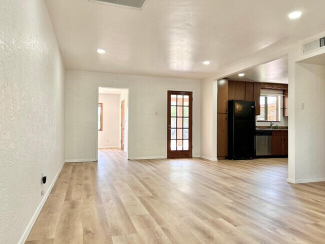 Foto del edificio - 6607 E Sheridan St