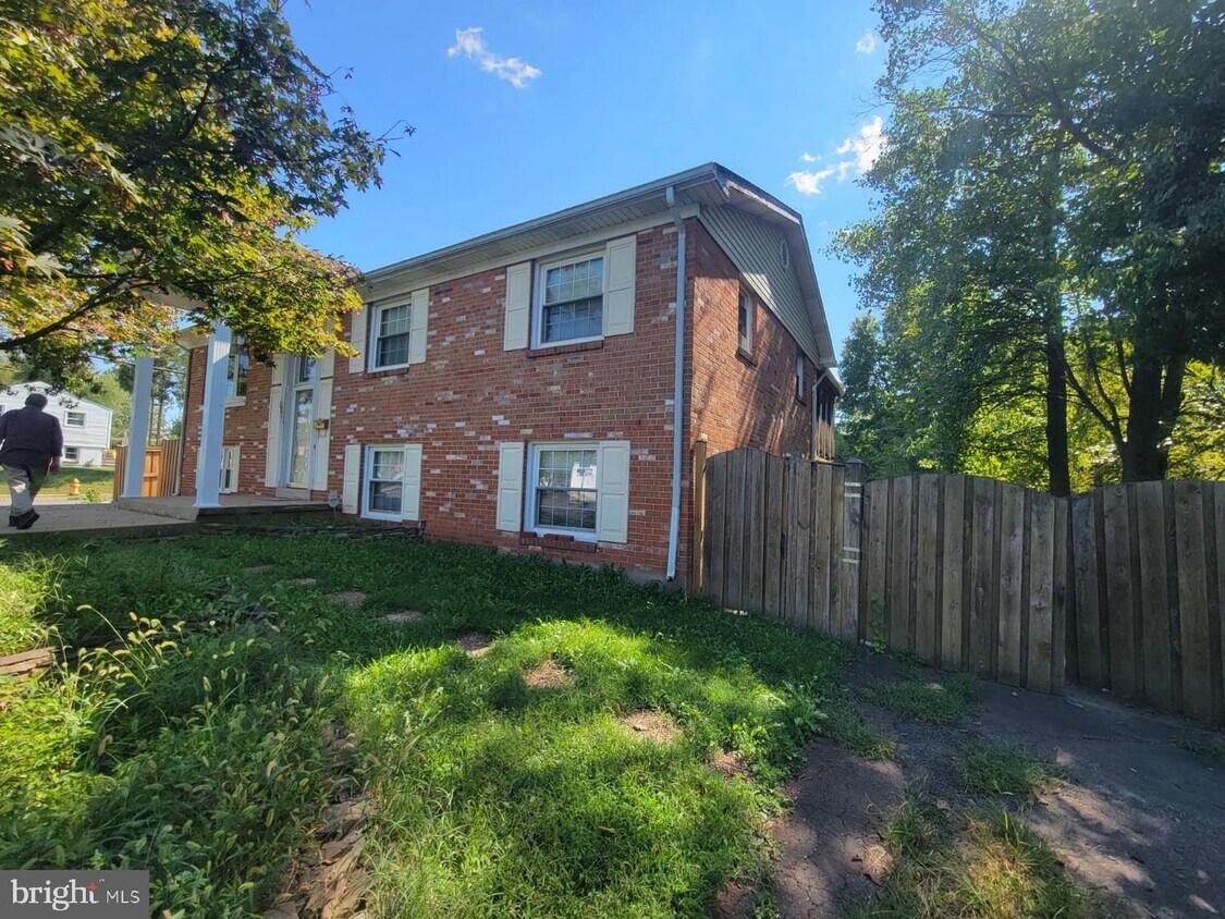Primary Photo - 9801 Lomond Dr