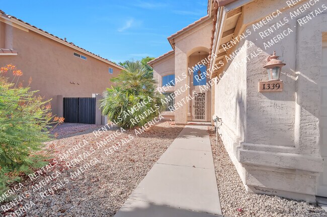 Foto del edificio - 1339 W Lark Dr