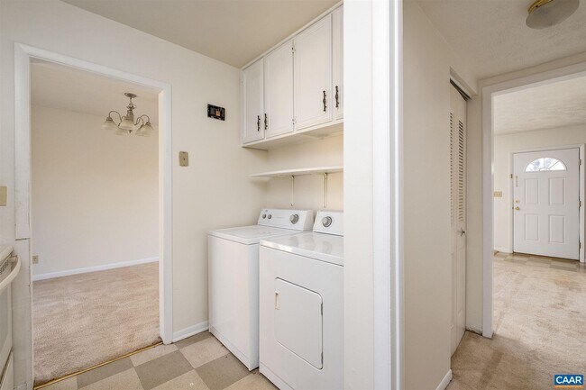 Building Photo - 129 Longwood Dr