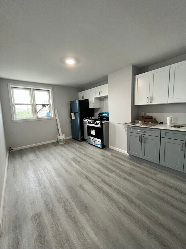 Building Photo - 399 Cator Ave