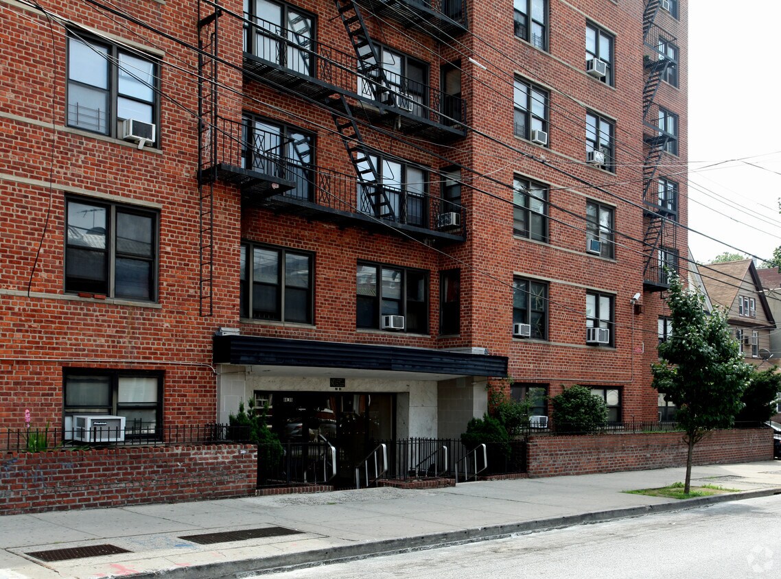 Building Photo - 88-05 171st St