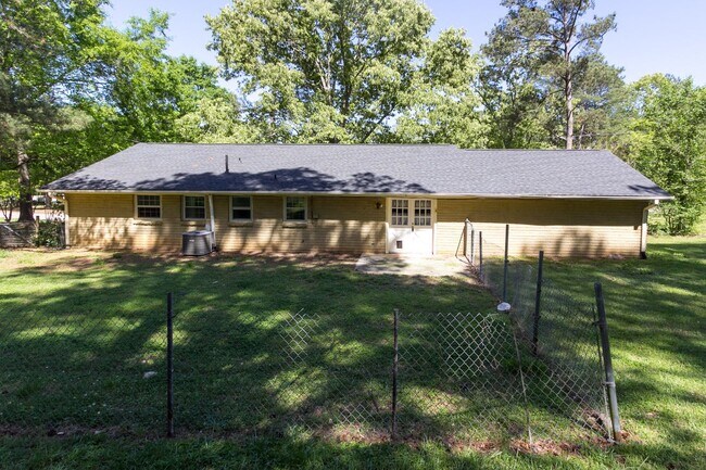 Foto del edificio - 3720 Sunny Hill Dr