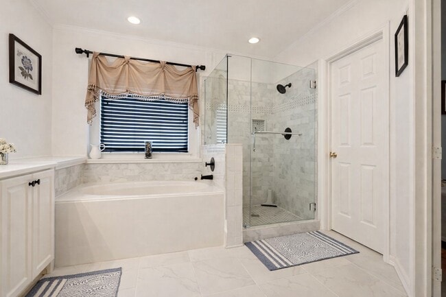 Master Bath - 1639 Churchill Ln