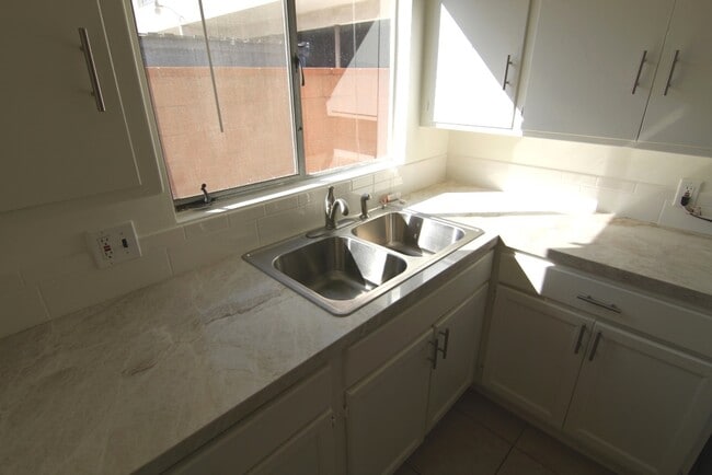 Building Photo - 1405 Centinela Ave