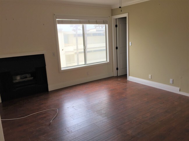 Building Photo - Outrigger Apartments