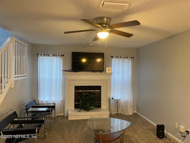 Foto del edificio - 12323 Silent Brook Trail N