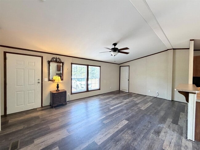 Building Photo - 157 Lakeside Dr