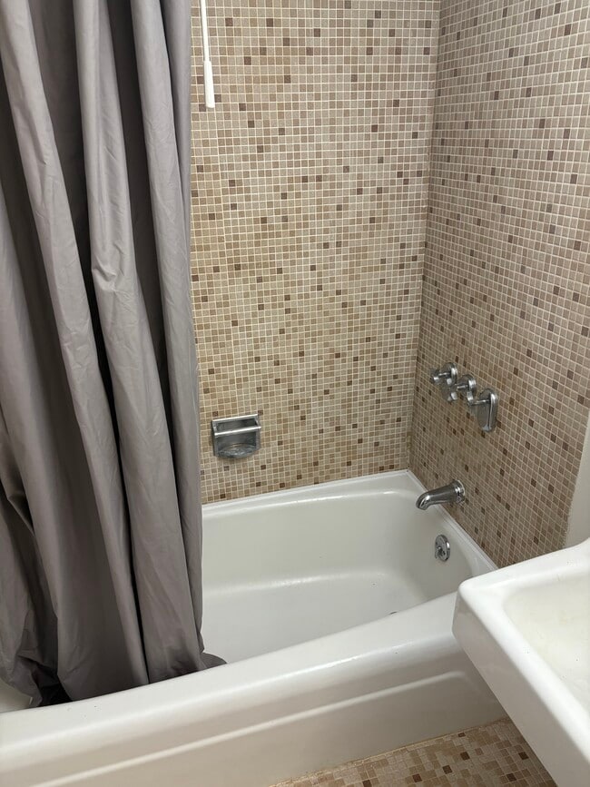 Building Photo - Imperial House