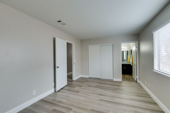 Building Photo - Upgraded 3bedroom house near Buffalo and Washington with easy access to Summerlin Pkwy.