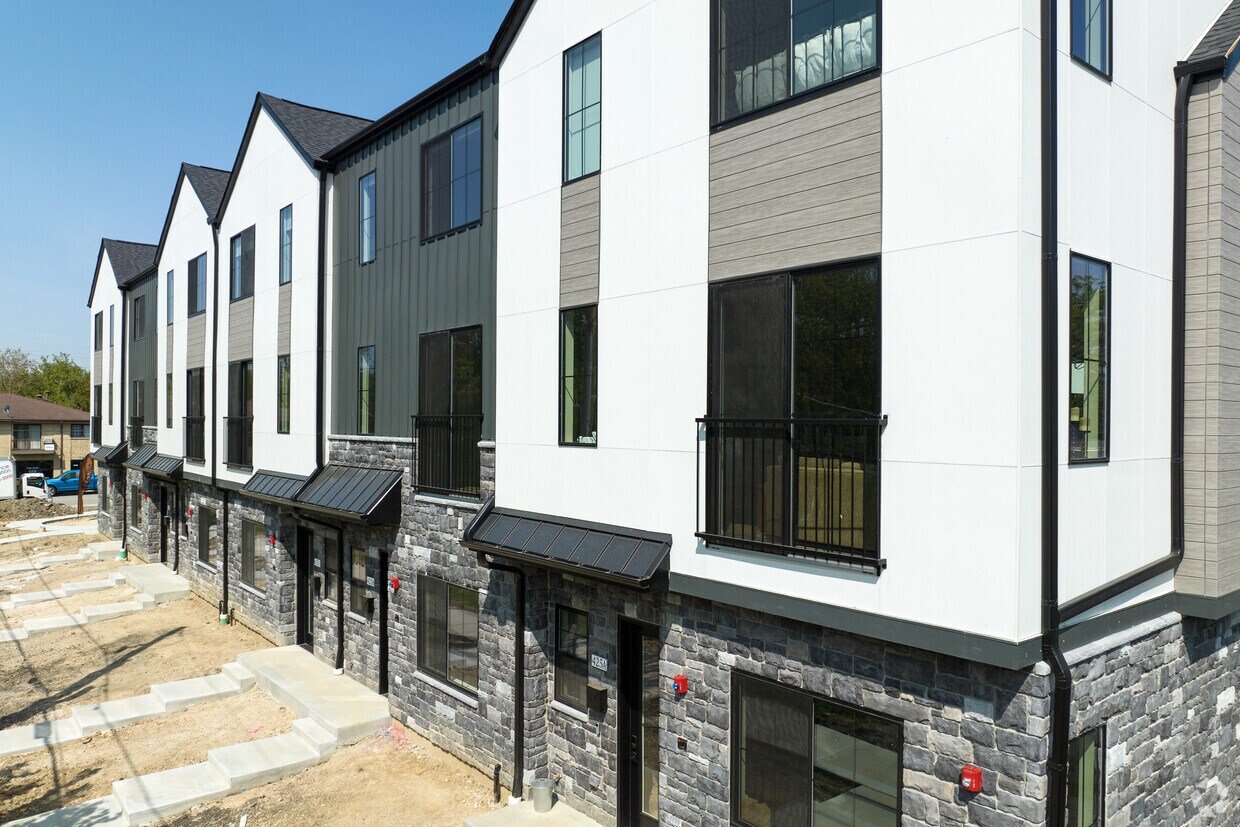 Bloom Street Townhomes 425 Bloom St 425 Bloom St Highland Park, IL