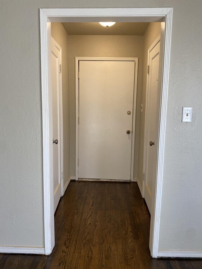 Building Photo - 561 E Indian Dr