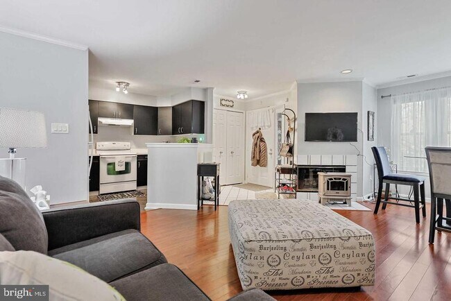 Foto del edificio - 7860 Mayfair Cir
