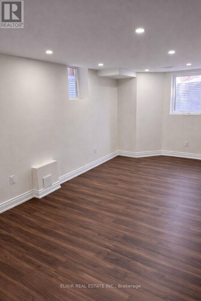 Building Photo - 13 Kalmia Rd