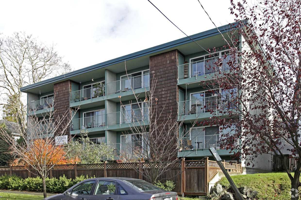 Building Photo - Marcrest Apartments