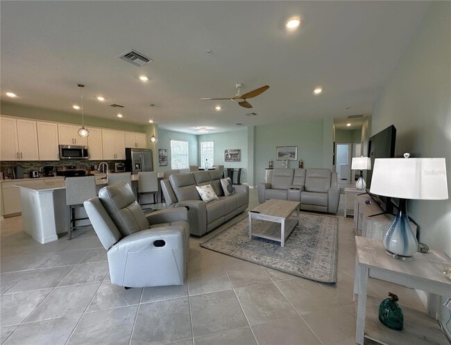 Building Photo - 350e E Marion Ave