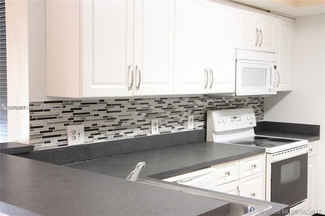 Foto del edificio - 9640 NW 2nd St