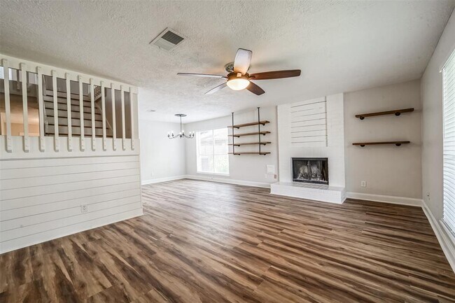 Foto del edificio - 4307 Maple Cross Dr