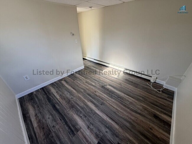 Building Photo - 1975 County St