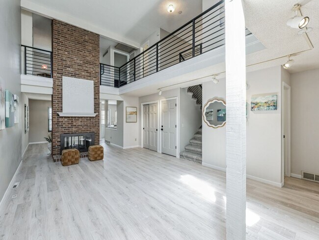 Foto del edificio - Willow Creek 4 bedroom townhome