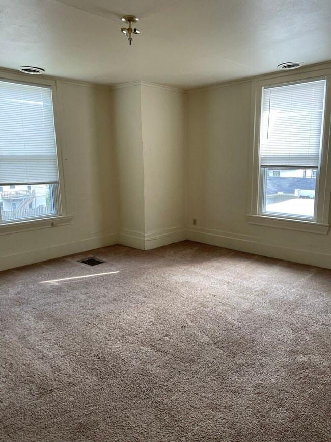 312 W Louis Glick Hwy Unit 3 Upper, Jackson, MI 49201 Room for Rent