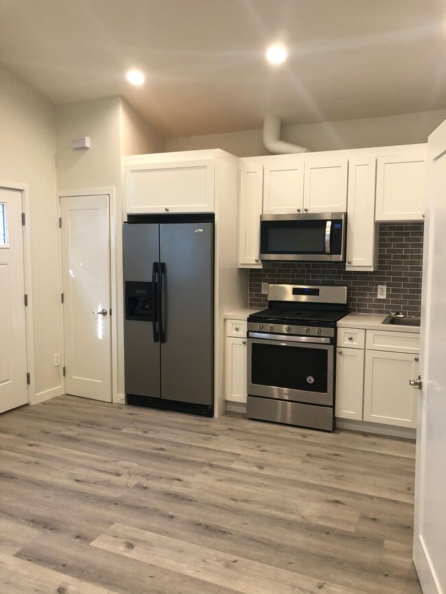 Foto del edificio - 6140 W 74th St