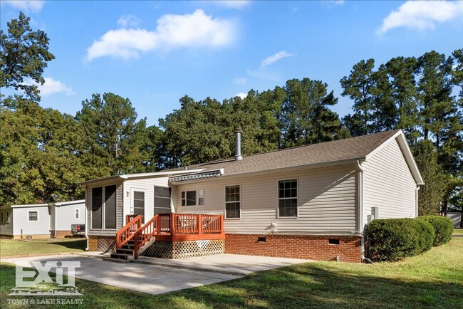 Building Photo - 3 Bed, 2 Bath Home in Tanglewood Shores