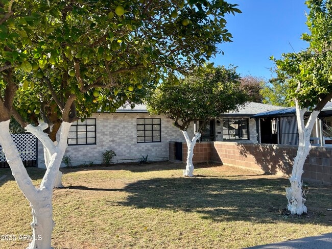 Foto del edificio - 2816 N 33rd Pl