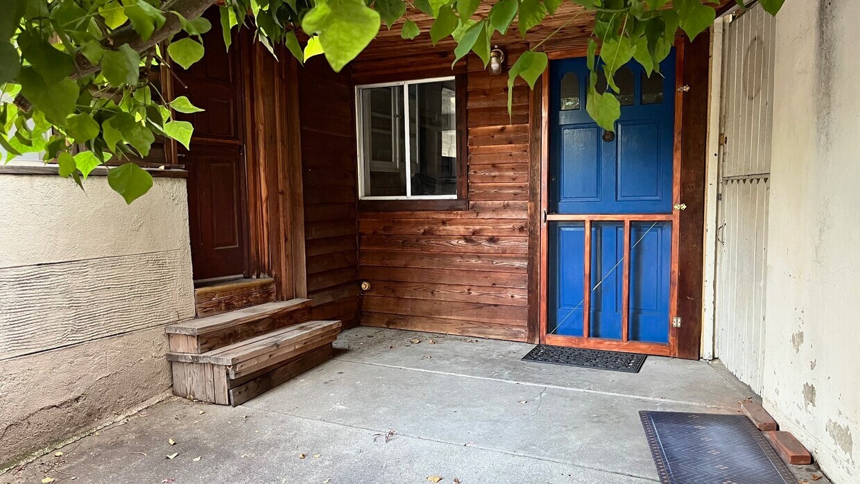 Front door - 1472 Silverwood Dr
