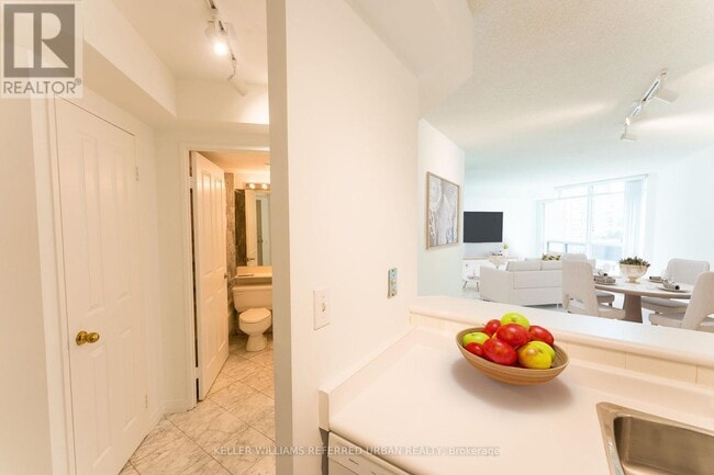 Photo du bâtiment - 942-942 Yonge St