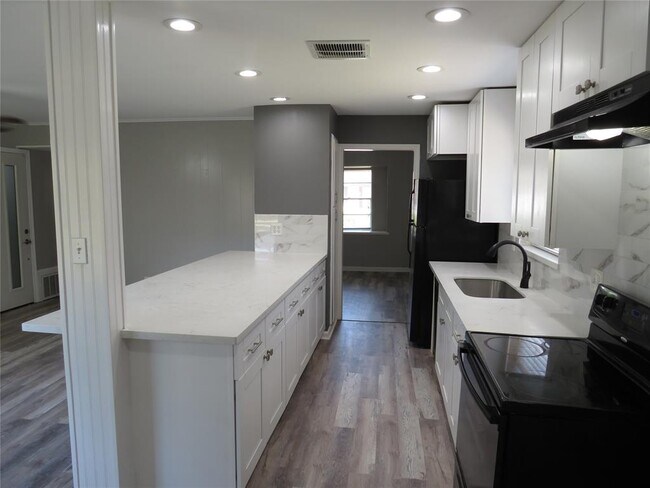 Building Photo - 11202 Sagehaven Dr