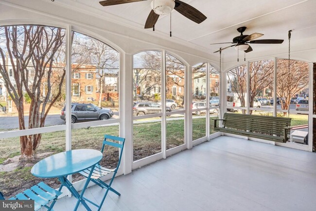 Foto del edificio - Gorgeous, Sun-lit,Townhouse in Alexandria