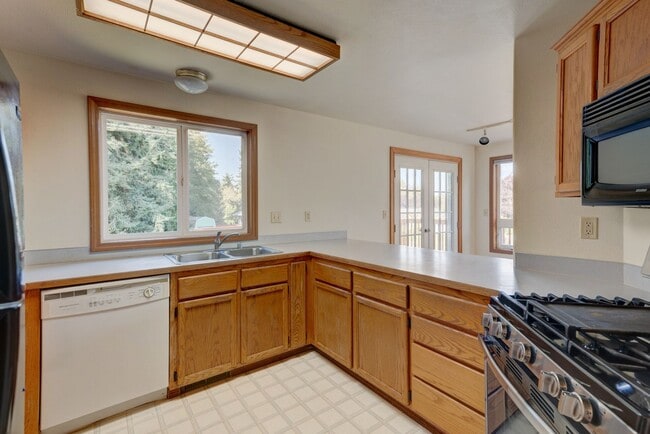 Building Photo - Oak Harbor Home in Evendown