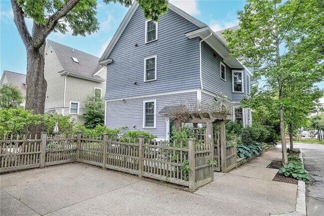 Foto del edificio - 156 6th St