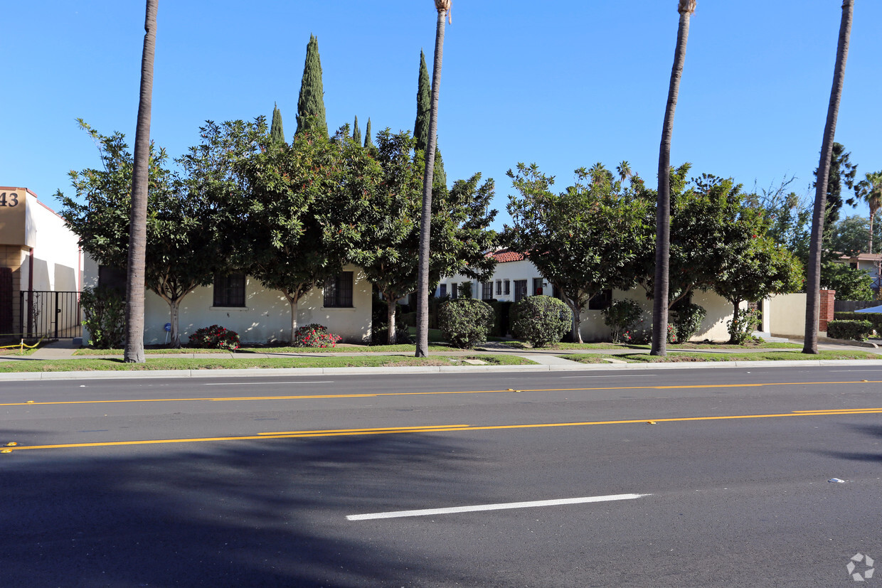 Building Photo - Las Casitas Apartments