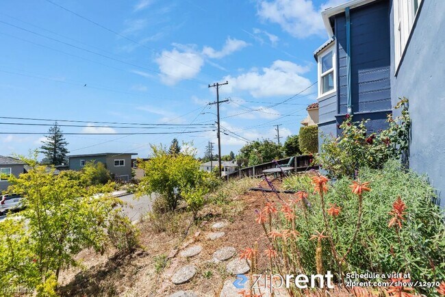 Building Photo - 2 br, 1 bath House - 3871 Huntington Stree...